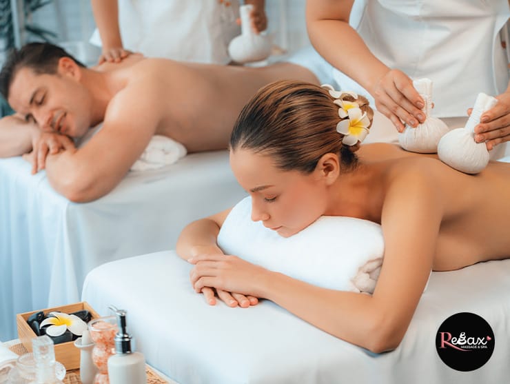 masaje en pareja con pindas herbales